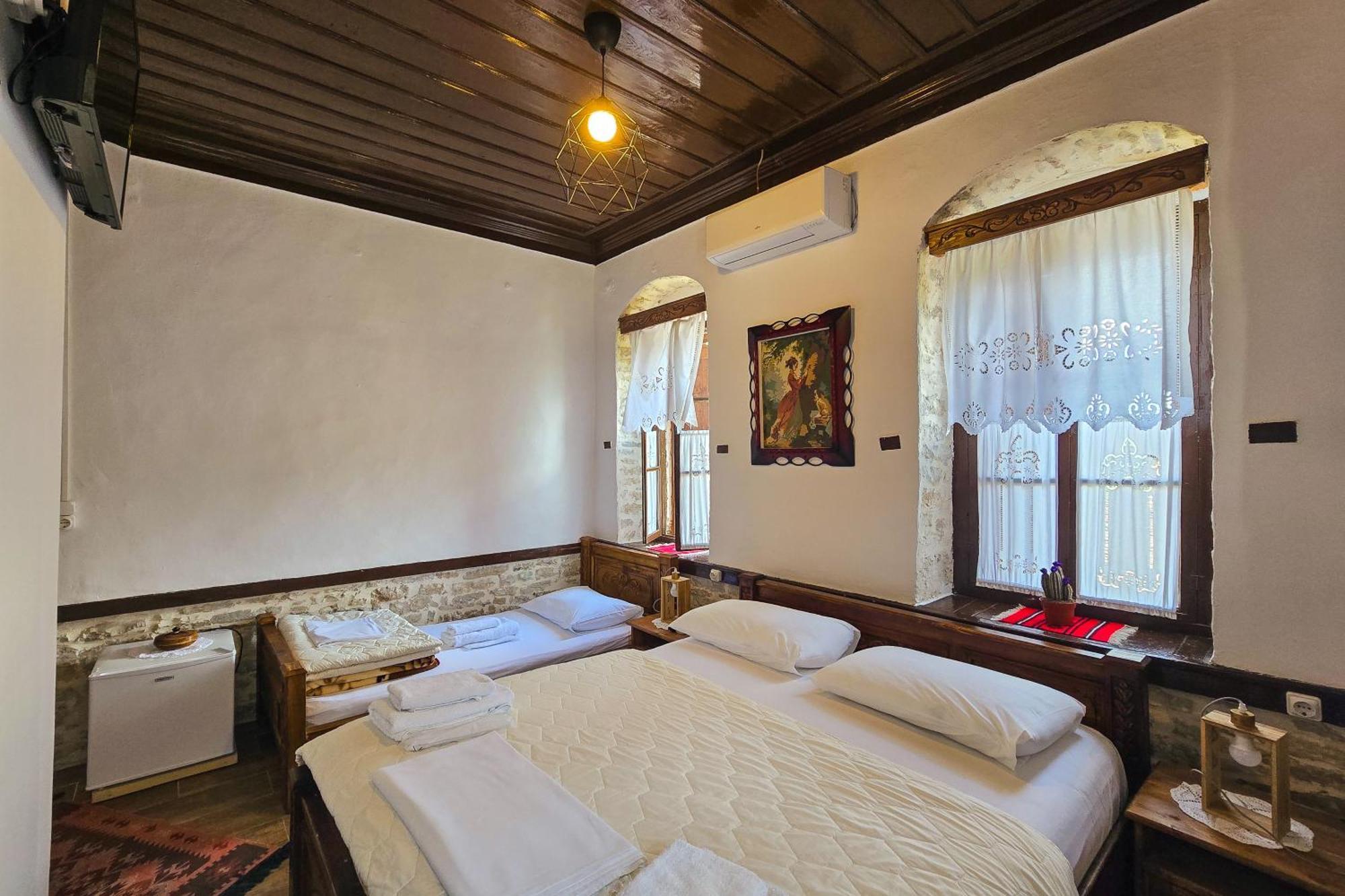 Silver Hill Guesthouse Gjirokastër Екстериор снимка